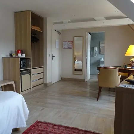 Otel Le Logis De 3*